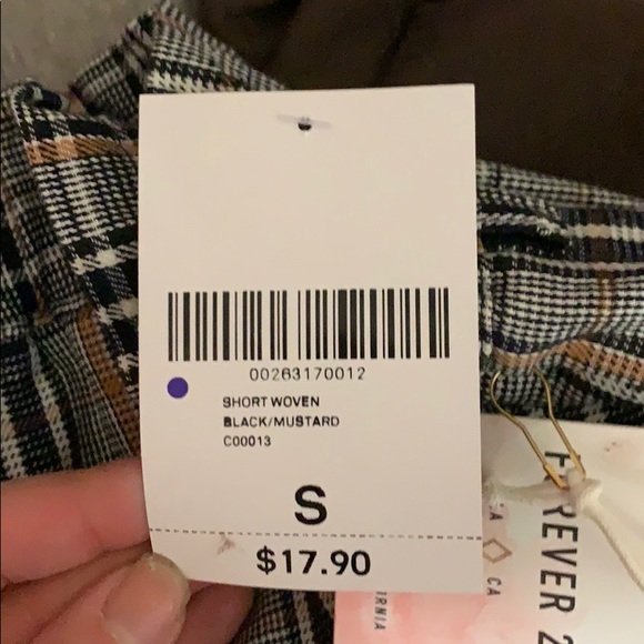 Brand new! Forever 21 plaid shorts - Picture 2 of 3